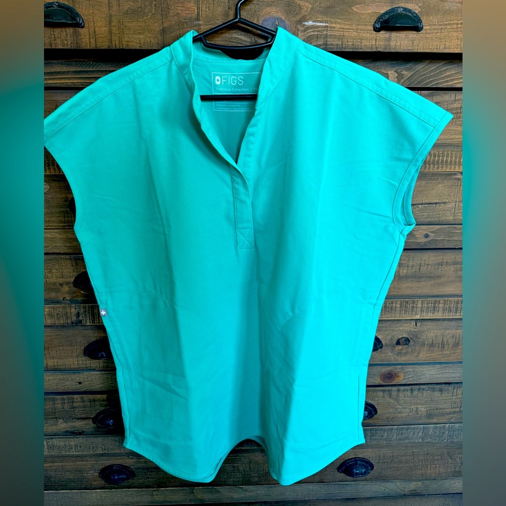 Figs Rafaela Scrub top - womens XS